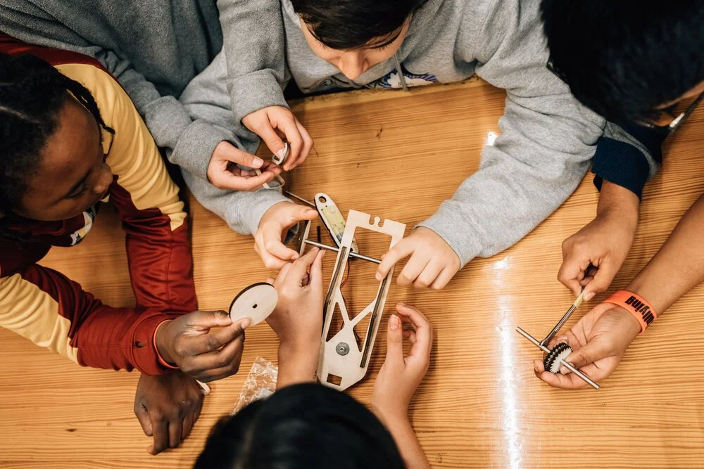 Kids collaborating on a technology project